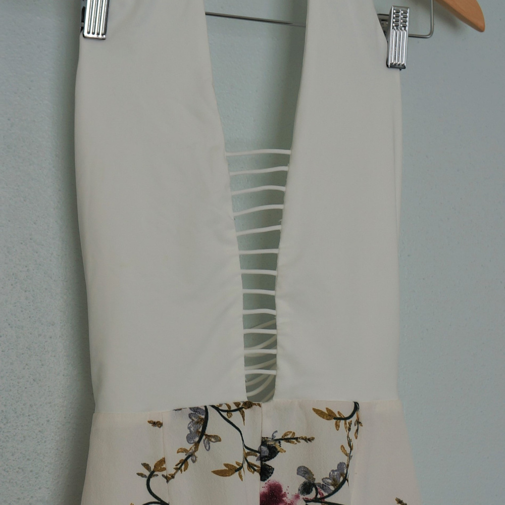 White Strappy back Floral Romper - Picture 6 of 7